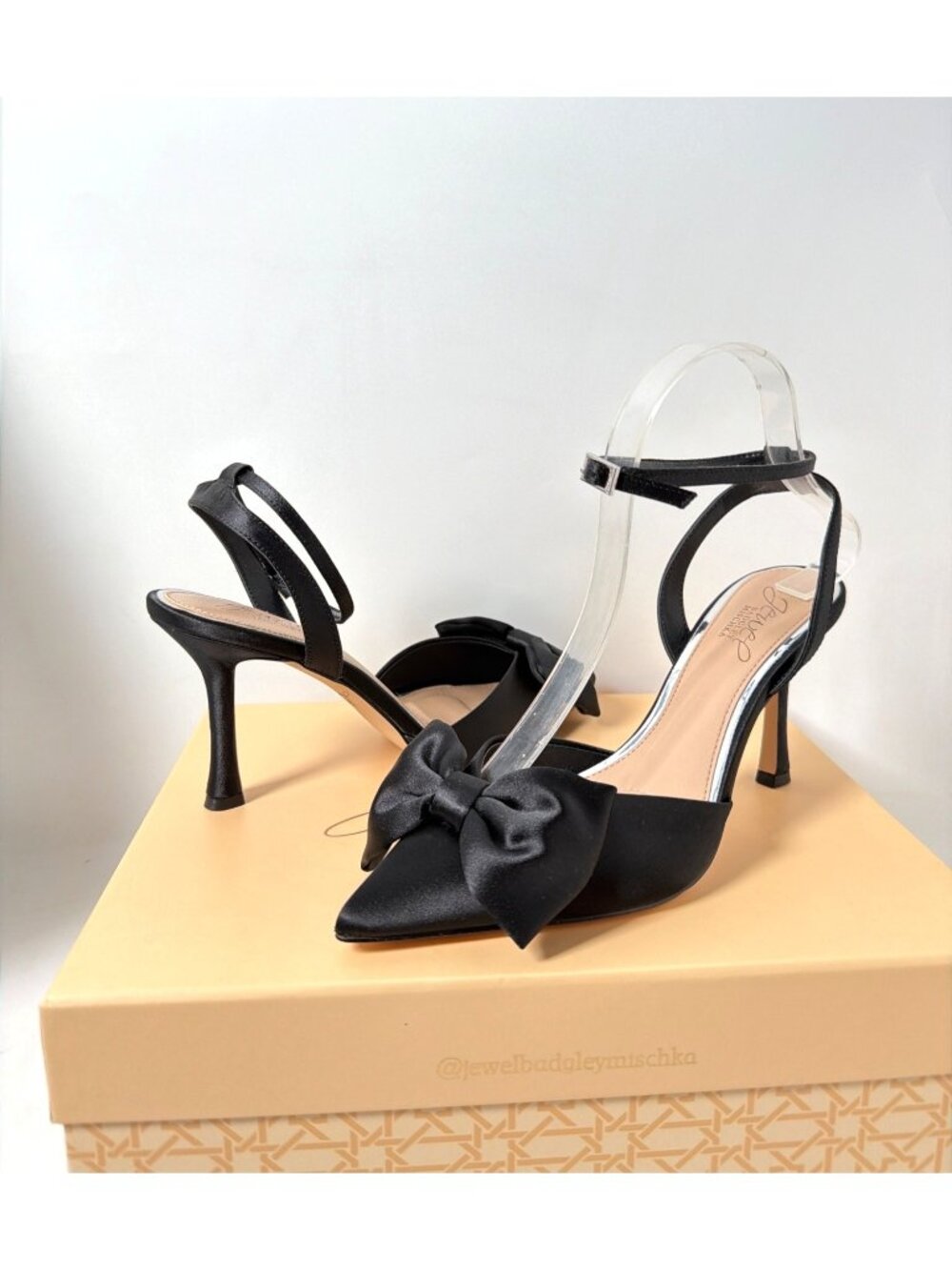 Jewel Badgley Mischka Yanna Womens Black Satin Bow Pointed Toe Heels Size 6.5
